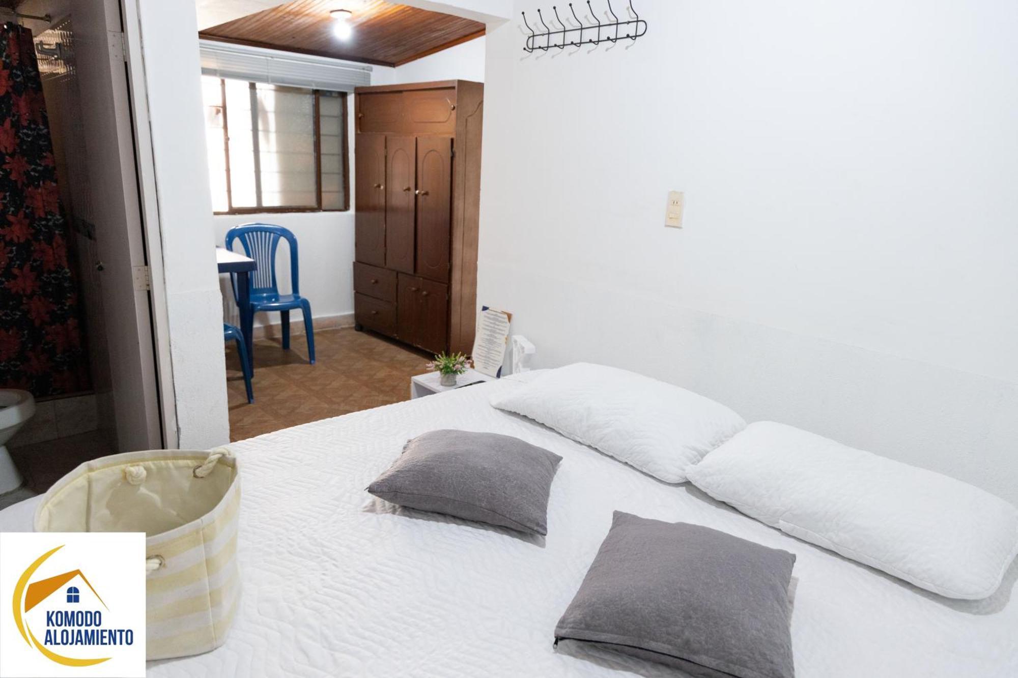 بوبايان Komodo Alojamiento- Hostal Autoservicio - Ubicado Muy Cerca Al Centro Historico -Habitaciones Con Bano Privado, Wifi , Cama 2X2 المظهر الخارجي الصورة